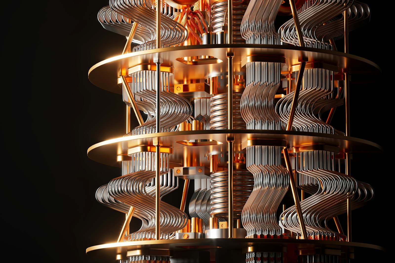 Quantencomputer mit goldenen Platten und feiner Verkabelung vor schwarzem Hintergrund
